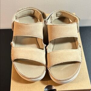 UGG‎ Kids Beige Sandals